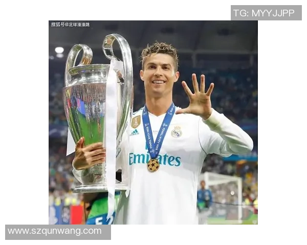 足球巨星C罗挑战篮球赛场展现全能运动员风采